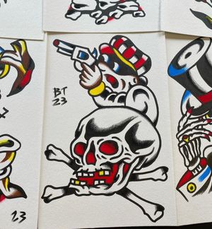 Traditional colour flash featuring a robber and skull stack 