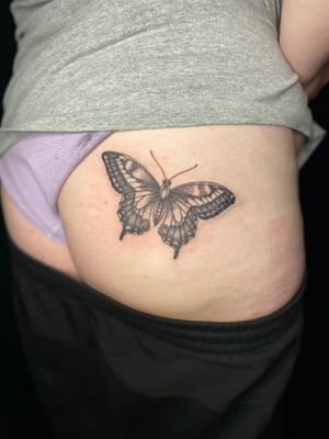 Get a stunning butterfly tattoo by the talented artist Julia Bertholdi. The perfect blend of beauty and artistry.