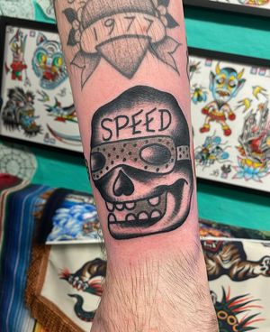Traditional black and grey speed skull 