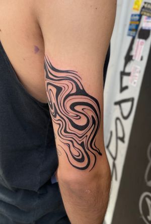 Experience the mesmerizing allure of abstract blackwork artistry by Julia Bertholdi. A unique and striking tattoo design.