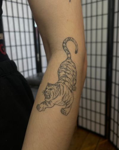Experience the fierce beauty of a tiger in this stunning illustrative tattoo by Julia Bertholdi. Perfect for animal lovers and tattoo enthusiasts alike!