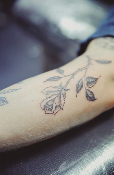 Experience the beauty of a stunning illustrative rose tattoo created by the talented artist Julia Bertholdi. Perfect for those who appreciate intricate floral designs.