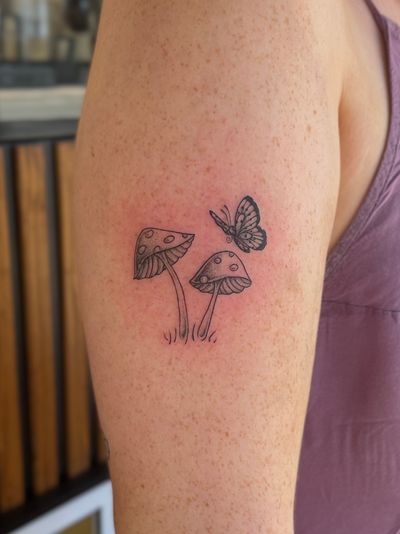 Get mesmerized by the enchanting fusion of a butterfly and mushroom in this stunning tattoo by Julia Bertholdi.