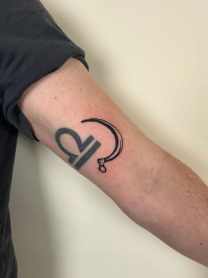 Experience bold blackwork with a sickle motif by the talented artist Jack Howard. A perfect mix of strength and elegance.