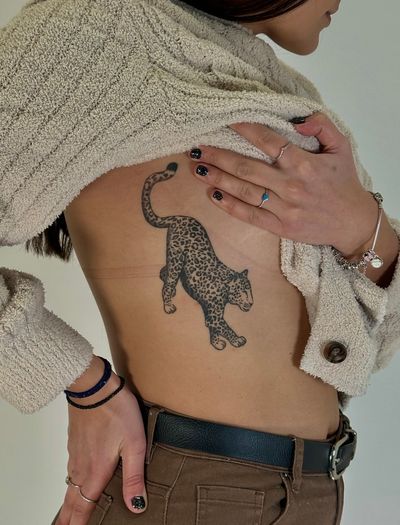 Get a fierce and detailed leopard tattoo by Saka Tattoo. Embrace your wild side with this stunning illustrative design.