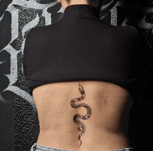  Dive into the fascinating world of snakes and explore their symbolism. This snake tattoo was designed for my wonderful client and embodies wisdom, transformation, and strength. Join us on this mystical journey and be inspired by its beauty.
