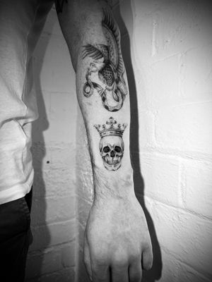 Experience the detailed artistry of micro realism with this stunning tattoo of a skull wearing a crown, expertly done by tattoo artist Georgina.
