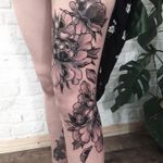Experience the detailed beauty of blackwork and dotwork in this stunning floral design by Giada Knox. Perfect for those who appreciate intricate tattoos.