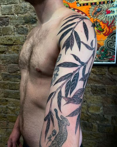 Get a stunning blackwork tree and branch tattoo done by the talented artist Giada Knox. Bring nature to life on your skin with this illustrative masterpiece.