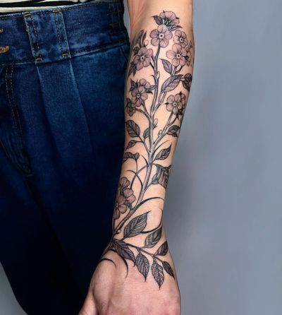 Elegant flower and branch design in bold blackwork style, expertly executed by artist Giada Knox.