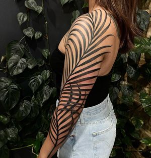 Unique and detailed leaf design by the talented Giada Knox