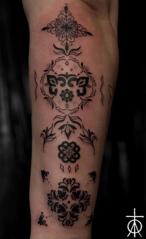 Ornamental Blackwork Tattoo by Claudia Fedorovici at Tempest Tattoo Studio in Amsterdam #ornamentaltattoo #blackworktattoo #customtattoo #claudiafedorovici #tattooartistsamsterdam #tempesttattooamsterdam #finelinetattooartist 