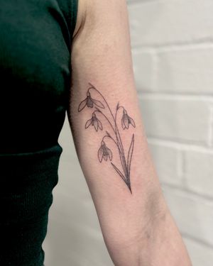 Get a delicate and intricate flower design with dotwork and fine line techniques by Marketa.handpoke.