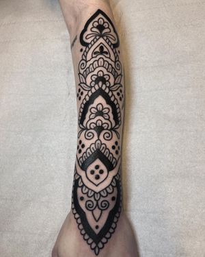Unique and detailed blackwork ornament design by Claudia Vicente, showcasing intricate patterns and symmetrical beauty.