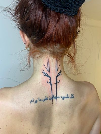 Lines on the back of the neck / ornamental piece 