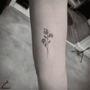 micro flowera. black and grey realism tattoo