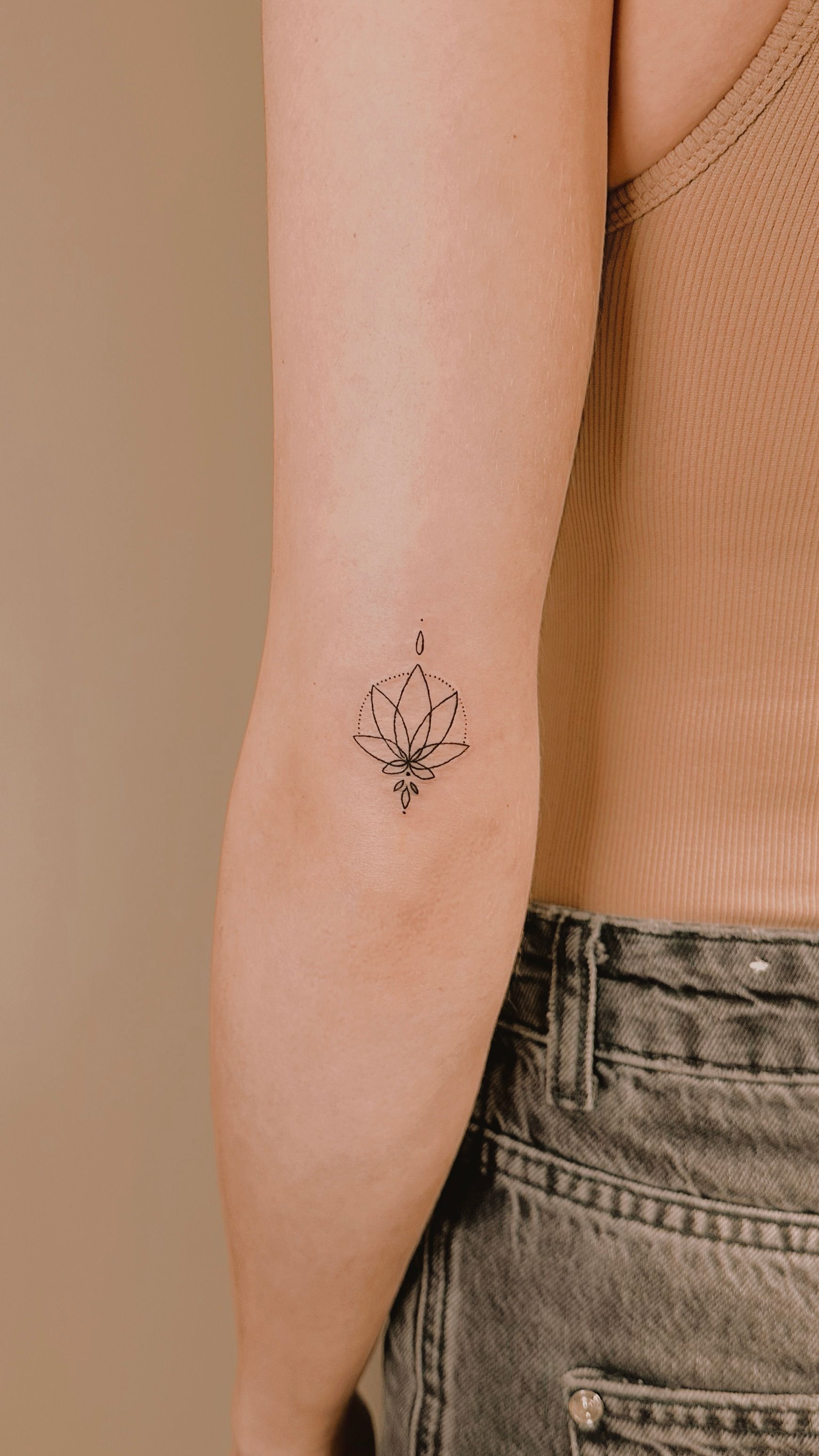 75+ Minimalist Flower Tattoos