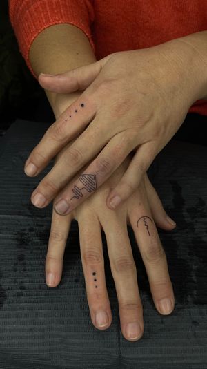 Finger tattoo, fine line finger tattoo, fine line tattoo