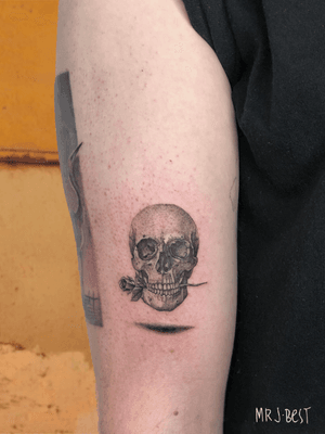 Fineline Micro-realism Skull & Rose Tattoo