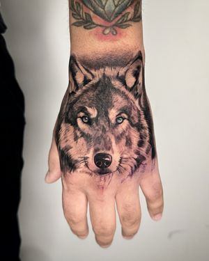 • Wolf • realistic hand piece by our resident @f.eric_ 
Get in touch to book with Felipe for March! 
Books/info in our Bio: @southgatetattoo 
•
•
•
#wolf #wolftattoo #realsitictattoo #handtattoo #realstictattoos #amazingink #enfield #southgatetattoo #northlondontattoo #southgatepiercing #londontattoo #london #sgtattoo #southgateink #londonink #northlondon #southgate #londontattoostudio