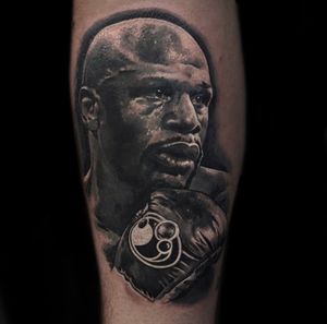 Impressive black and gray portrait of boxing legend Floyd Mayweather by Craig Hicks