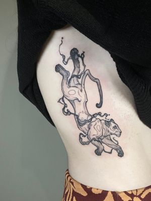 Flash lion on the ribs