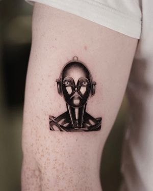 Experience the intricate detail of this black and gray micro realism tattoo featuring a metallic robot design by the talented artist Gloria Gu.
