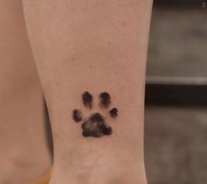 just a paw print on my left wrist. The size will be just an average size paw for small dogs. Black ink. 