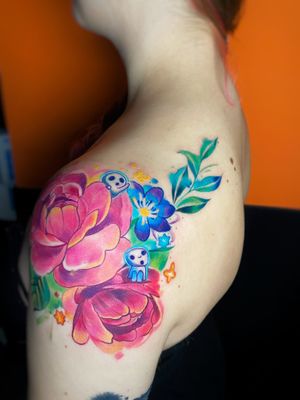 Shoulder watercolor flower tattoo 