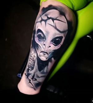 realistic alien tattoo