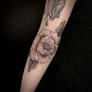 Get a stunning illustrative floral tattoo with intricate details by the talented artist Jenny Dubet.