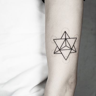 Experience the sharp precision of Malvina Maria Wisniewska's solid black geometric star tattoo design. A bold and striking addition to your body art collection.