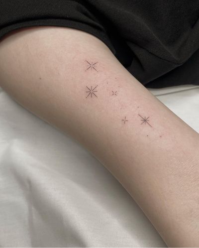Get a delicate star tattoo done in fine line style by the talented artist Amelia. Perfect for those looking for a subtle yet eye-catching design.
