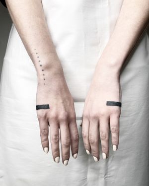 Experience the beauty of intricate blackwork tattoos by Malvina Maria Wisniewska. Bold lines and stunning design await.