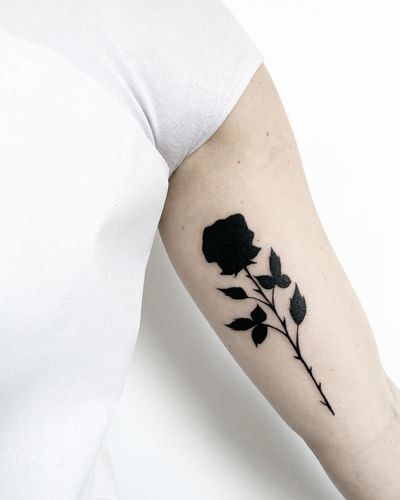 Bold blackwork design by Malvina Maria Wisniewska, featuring a detailed rose in fullblack motif.
