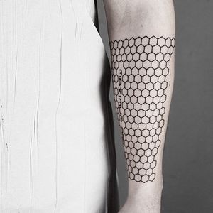 Get a sleek and stylish geometric pattern tattoo created by the talented artist Malvina Maria Wisniewska.