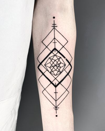 Explore the intricate beauty of blackwork and fine line geometric patterns with this stunning tattoo by Malvina Maria Wisniewska.
