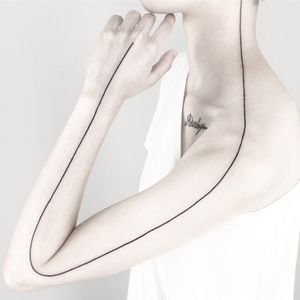 Discover the beauty of fine line art with this mesmerizing continuous line tattoo created by the talented Malvina Maria Wisniewska.