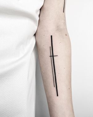 Explore the beauty of precise lines in this stunning geometric tattoo by the talented artist Malvina Maria Wisniewska.