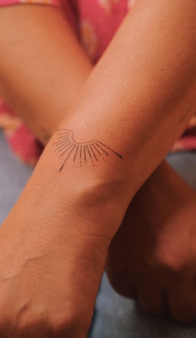 Get a dainty and elegant tattoo with fine line and hand poke techniques by the talented artist Anna.