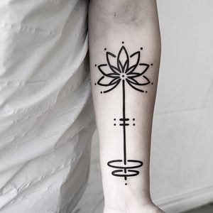Experience the beauty of blackwork with a stunning flower design by the talented artist Malvina Maria Wisniewska.