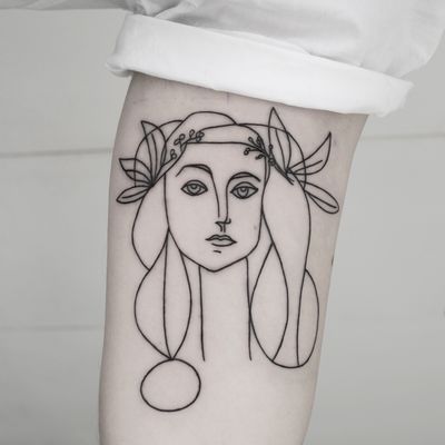 Fine line tattoo of a sophisticated woman by artist Malvina Maria Wisniewska