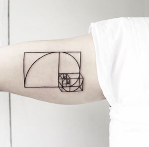 Fine line geometric tattoo by Malvina Maria Wisniewska, featuring the iconic golden ratio and Fibonacci spiral motifs.