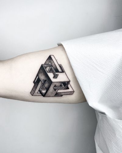 Explore the depths of geometry with this intricate blackwork tattoo featuring a combination of triangles, tessellations, and pyramids. By renowned artist Malvina Maria Wisniewska.