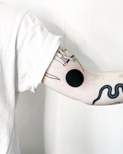 Explore the mesmerizing world of blackwork with this expertly designed circle tattoo by Malvina Maria Wisniewska.