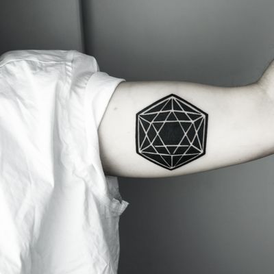 Explore the stunning precision of this blackwork geometric pattern tattoo by renowned artist Malvina Maria Wisniewska.