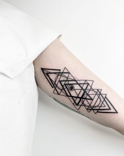 This blackwork geometric tattoo by Malvina Maria Wisniewska features a rebellious design inspired by Star Wars with intricate triangles.