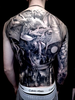 Full back done in about 6 sessions #tattoo #blac&grey #realism #dragontattoo #backtattoo #london #londontattoo