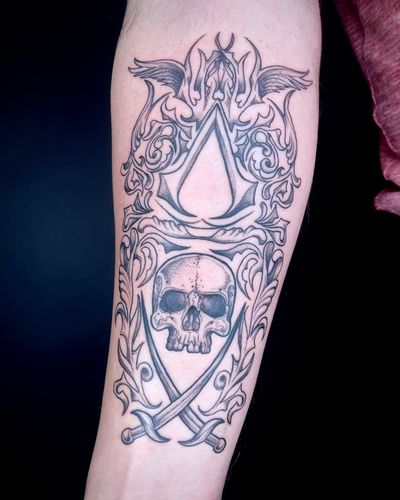 Blackwork tattoo featuring a skull in assassin's creed style with intricate filigree details by Kat Jennings.