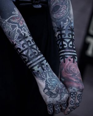 Get mesmerized by Francesco Capro's ornamental blackwork tattoo masterpiece.